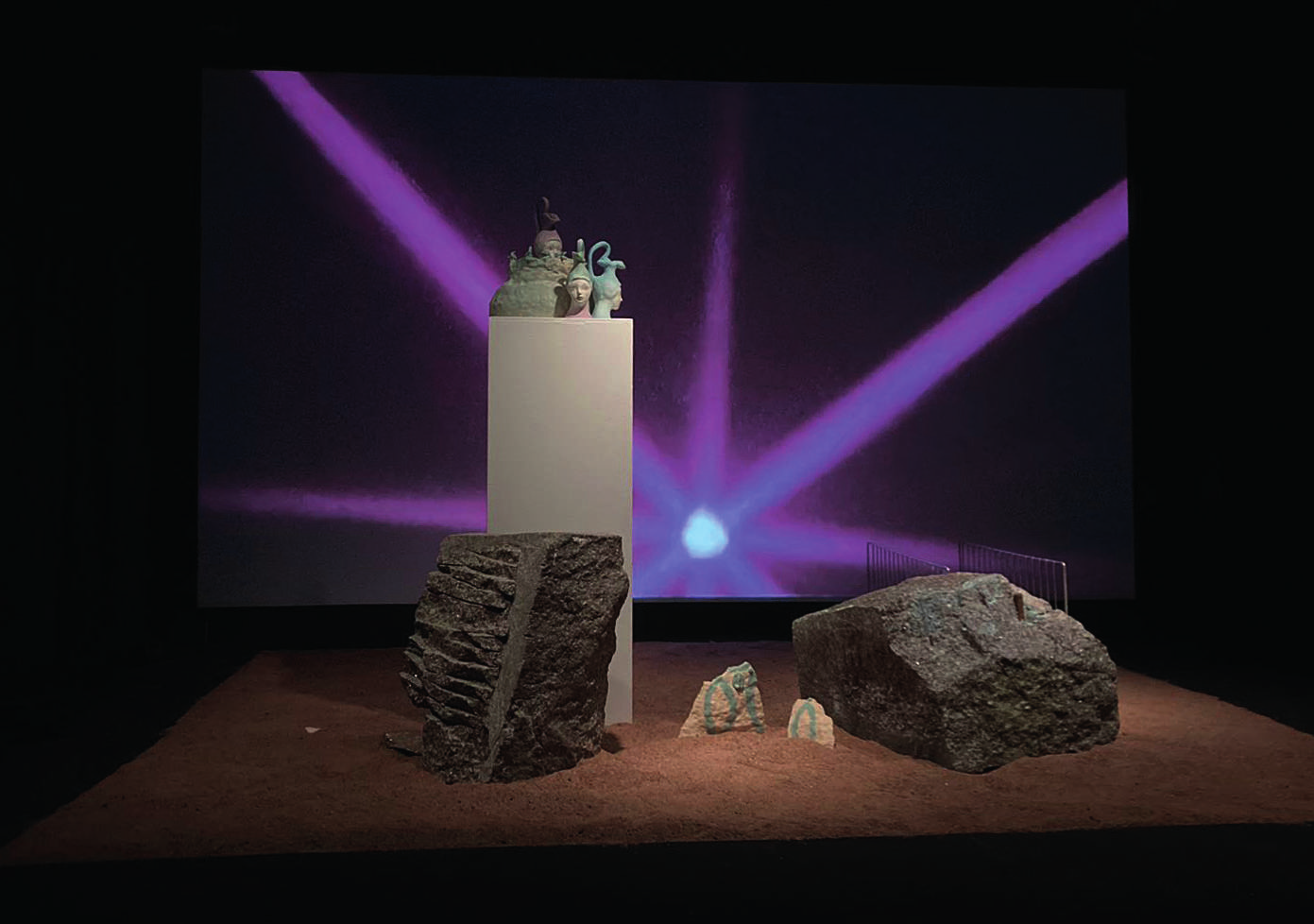 Le poisson rêveur installation at Kuva/Tila, with sculptures, sand, stones and moving-image projection